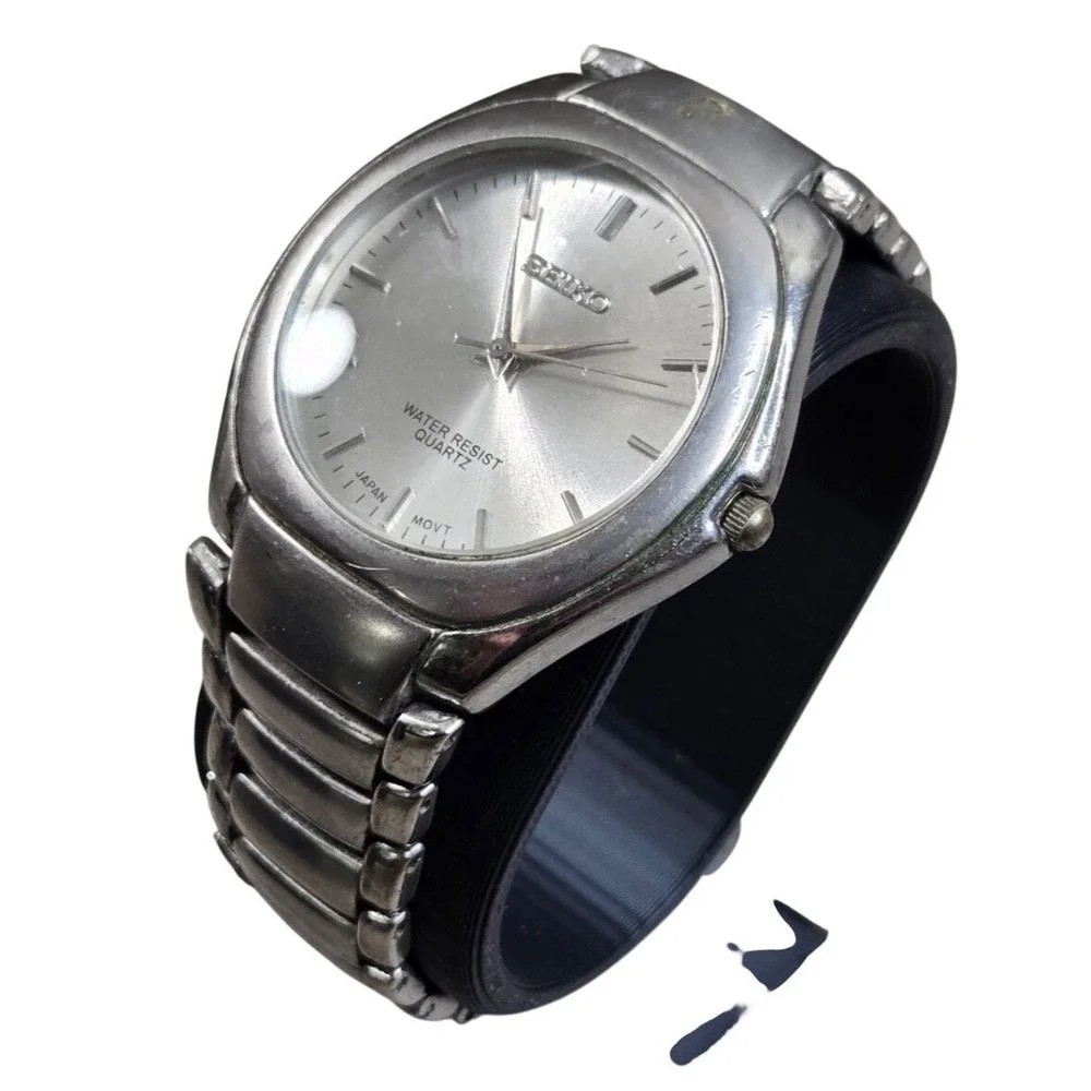 Seiko Quartz Watch Stainless Steel Bracelet Silver Dial Japan Movt 977552